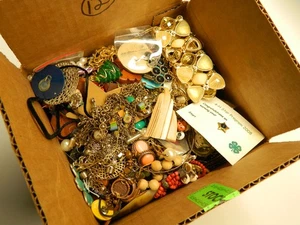 6+lb Mix Lot of Jewelry some Good Wearable/repairable/parts/crafting/repurpose - Picture 1 of 4