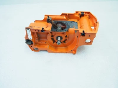 CARCASSA CARTER ALBERO MOTORE SERBATOIO HUSQVARNA 50 51 55  - 5017622 - Immagine 1 di 4