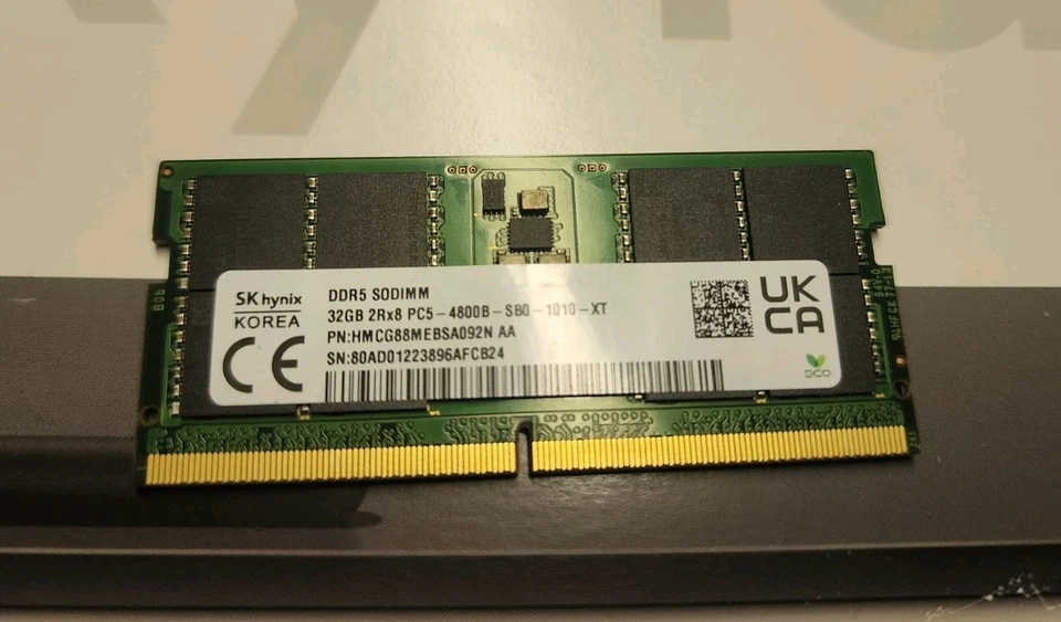 SK hynix 32GB 2Rx8 PC5-4800B DDR5 SODIMM HMCG88MEBSA092N Foto 1 de 1