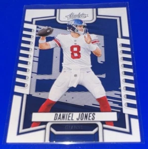 Figurina Calcio 2023 Panini Assoluta #27 Daniel Jones New York Giants - Foto 1 di 2