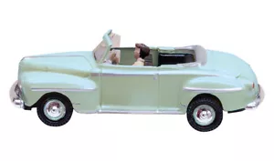 JUST PLUG HO-COOL CONVERTIBL W/LIGHTED HEADLIGHTS & TAILLIGHTS-WOODLAND SCENICS - Picture 1 of 2