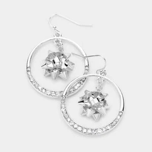 Pendientes de aro de plata perforados de 2" con arco colgante central y piedras transparentes - Imagen 1 de 1