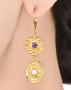 Pendiente de amatista y perla tachonado enchapado en oro de 14K aspecto vintage - Imagen 1 de 5