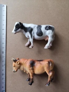 2 BELLES VACHES ...ANIMAUX DE LA FERME FIGURINE PLASTIQUE G543 - Picture 1 of 1