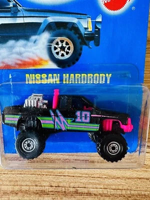 HOT WHEELS TARJETA AZUL COLECCIONISTA # 131 CARROCERÍA RÍGIDA NISSAN NEGRA CON INTERIOR ROSA Foto 1 de 4