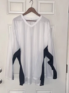 M.W. Flo Knit practice Hockey jerseys XL - Picture 1 of 4