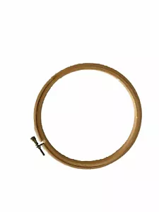 Set Of 2 vintage Wooden Embroidery Hoops Made In Taiwan 1-6 Inch 1-7 Inch - Picture 1 of 3