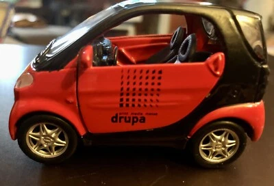 MAISTO 1/33  Red Smart City Coupe DRUPA Printing  Diecast Doors Open Pull Back - Image 1 of 4