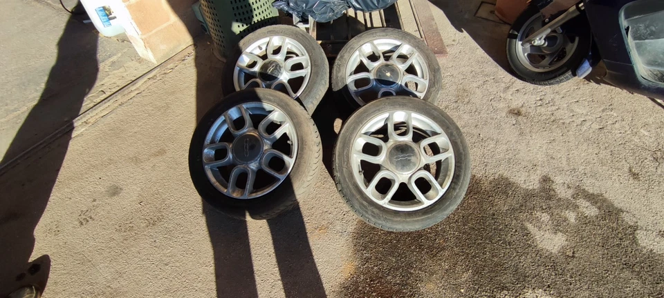 4 cerchi in lega 15 fiat 500  Con Gomme Usate - Immagine 1 di 2
