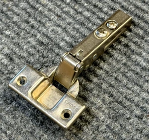 Bisagra GRASS 1800-63 Media Superposición 1000 Serie 100* Gabinete Deslizable Raro - Imagen 1 de 12