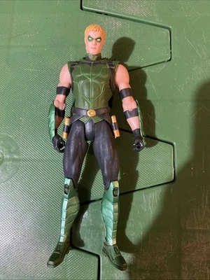 DC DIRECT COLLECTIBLES JUSTICE LEAGUE JLA  52 OLIVER QUEEN GREEN ARROW NO ACC. - Image 1 of 4