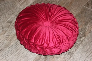 Hermosa almohada redonda de terciopelo plisado rojo vino 14" en muy buena condición - Imagen 1 de 4