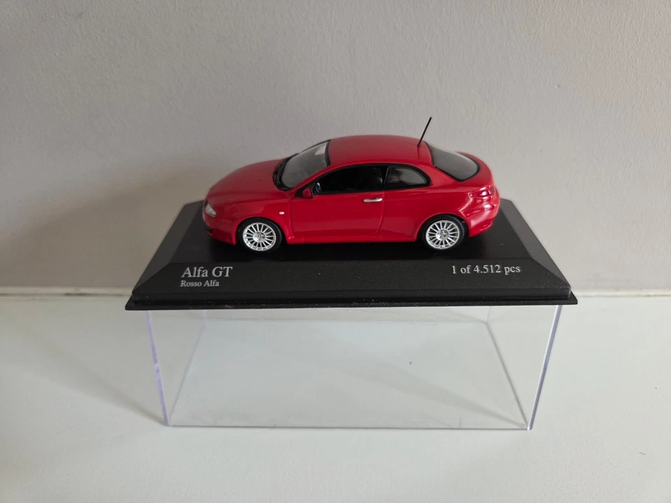 Minichamps 1/43 Alfa Romeo GT - Rosso (Rojo) - 2003 - 400120321 - Imagen 1 de 4