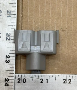 DT04-3P P007 - Deutsch DT 3 Pin Y Receptacle - Picture 1 of 4