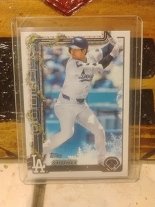 2025 Topps Holiday #H200 Shohei Ohtani Holiday Backs variación SSP 🔥🎅🏼 - Imagen 1 de 3