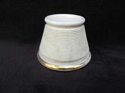 Ancien pyrogène porcelaine blanc porte allumette estampillé AH&C - Photo 1/4