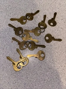 13 Original Master Lock Numbered Keys P221 - Picture 1 of 7