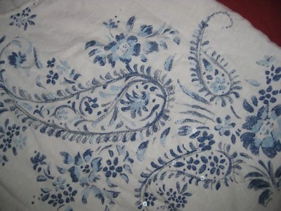 Camiseta sin mangas H M Logg marfil crema azul floral lentejuelas cachemir Foto 1 de 4