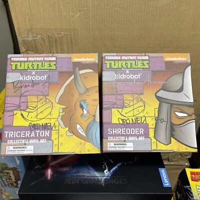 Trituradora y Triceraton exclusiva autografiada por Nickelodeon Kidrobot NYCC Foto 1 de 4