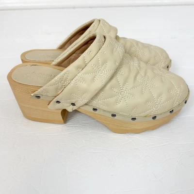 Aerosoles para zuecos acolchados en crema Laura Ashley florales con tachuelas talla 8 para mujer Foto 1 de 4