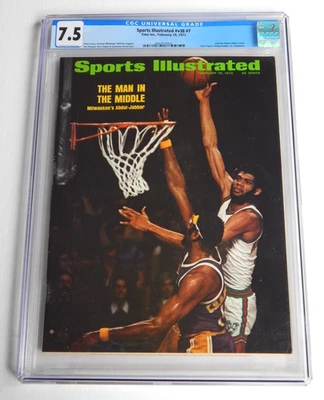 Kareem Abdul-Jabbar CGC 7.5 1973 Sports Illustrated Newsstand Wilt Chamberlain - Image 1 of 2