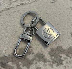 Louis Vuitton LV Logo Lock Key Ring Silver Pre-Owned - Picture 1 of 3