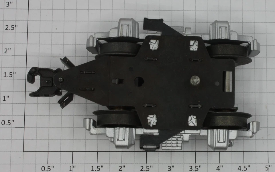 Caminhão manequim Lionel 18134-590 F-3B 4 rodas pintado de prata com acoplador - Imagem 1 de 4