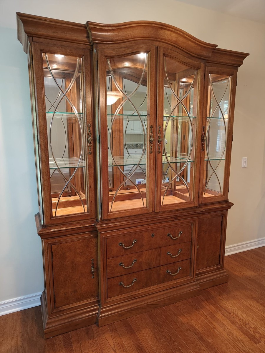 【名品】送料込み Thomasville ファニチャー キャビネット Thomasville China Cabinet - AptDeco