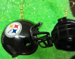 NORA WINN UNIQUE BIG 925 EARRINGS NFL FOOTBALL HELMET Pittsburgh Steeler - Foto 1 di 4