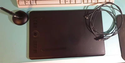 Wacom Intuos Pro Medium PTH-660 (wireless+wired) + Wacom Pro Pen 2 + Holder+nibs - Image 1 of 4