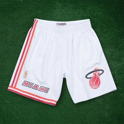 Pantalones cortos Mitchell & Ness Road Home 1996-97 Miami Heat NBA Swingman blancos Foto 1 de 4