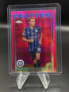 2024-25 Topps Chrome UEFA Davide Frattesi #195 Neon Pink Prism Refractor /175 - Bild 1 von 2