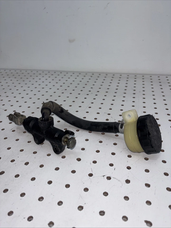 Cilindro maestro de freno 98 Triumph Daytona T595 depósito trasero 1997 1998 T 595 Foto 1 de 4