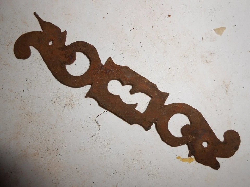  Ornement Entrée de Serrure métal fer armoire ancienne restauration  porte - Photo 1/1