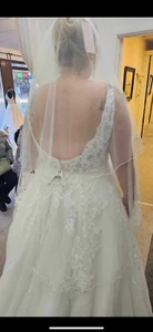 Wedding Dress - Picture 1 of 7