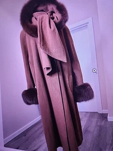 Cappotto donna lana cashmere TAGLIA 2X-3X con cappuccio marrone vera pelliccia di volpe nuovo senza etichette Ucraina - Foto 1 di 5