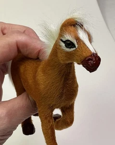 "Figura realista de caballo pony de piel larga flocada marrón blanco 4,5"" de alto" - Imagen 1 de 8