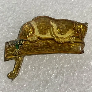 Vintage Big Cat Cougar Panther Gold Tone Enamel Pin 1in Lapel Brooch - Picture 1 of 8