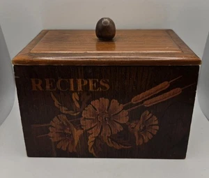 Vintage Wooden Recipe Box w/Knob Handle Lid & Flower Cattail Design *UNIQUE* ๐ต - Picture 1 of 10