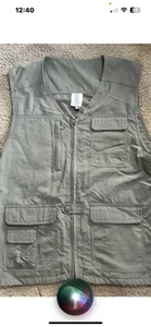 Gilet da Pesca Magellano Taglia Media Verde Esercito Numerose Tasche - Foto 1 di 6