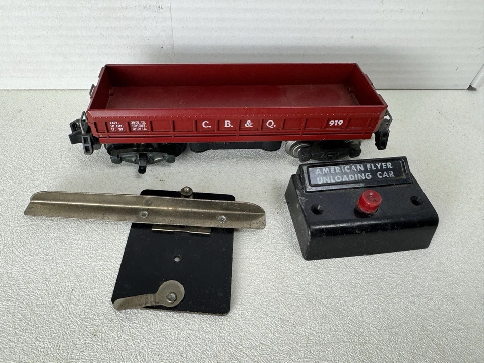 American Flyer 919 CB & Q Side Dump Coal Car with Control Button & Track Trip - Image 1 of 4