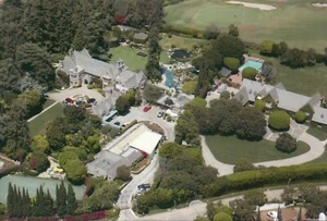 Hugh Hefner Mansion Aerial Los Angeles California CA Playboy Magazine - Cartolina - Foto 1 di 2