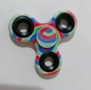 FIDGET SPINNER GIOCO PORTATILE CUSCINETTO 3D GIOCATTOLO ANTI STRESS TASCABILE - Foto 1 di 2