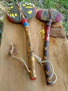 TWO (2) VINTAGE NATIVE AMERICAN INDIAN ART RELIGIOUS CEREMONIAL DANCE WAR CLUBS - Imagen 1 de 2