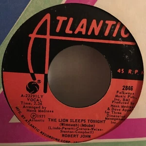 ROBERT JOHN 45 SINGLE , THE LION SLEEPS TONIGHT / JANET - Picture 1 of 2