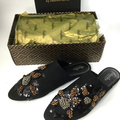 Zapatos sin cordones para mujer Charles David negros micro gamuza lentejuelas cuentas doradas 10M Foto 1 de 4