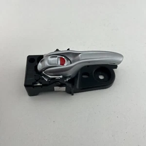 Manija de puerta interior delantera izquierda Jeep Cherokee KL 02/2014-11/2022 - Imagen 1 de 11