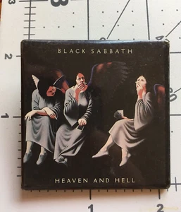 Spilla quadrata nera Black Sabbath Heaven and Hell vintage anni 80 spilla bottone rock - Foto 1 di 4