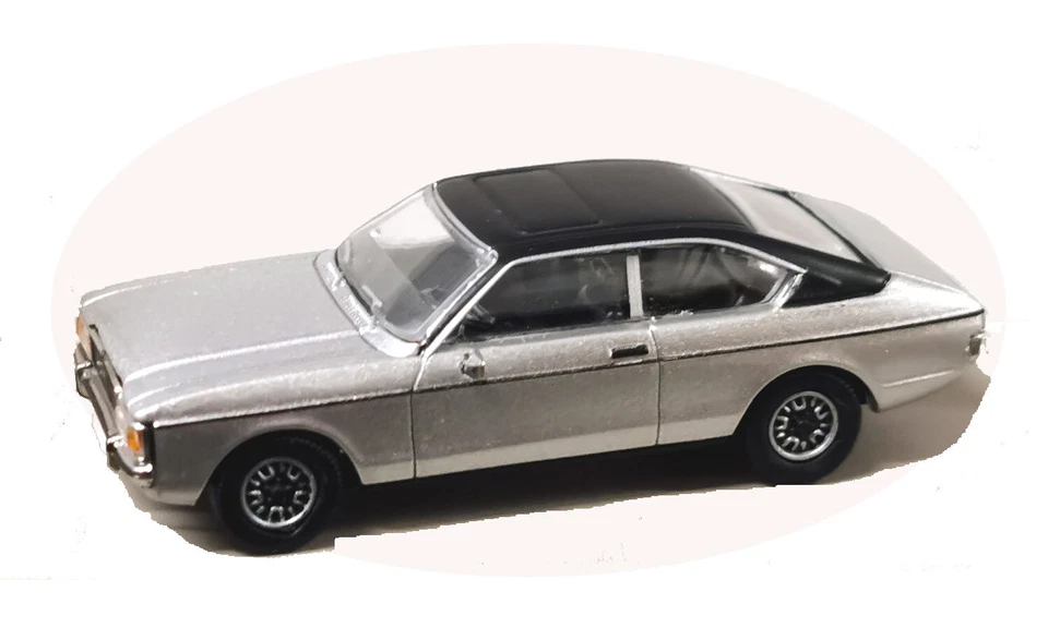 Premium ClassiXXs 870339 – Ford Granada Mk I Coupe, Silver/Black – 1:87 - Image 1 of 1