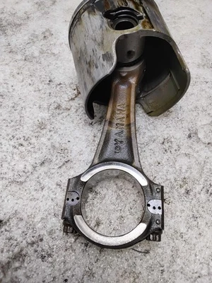 YAMAHA CONNECTING ROD ASSY 688-11650-03-00 90HP TWO STROKE 2000 K9 - Image 1 of 2